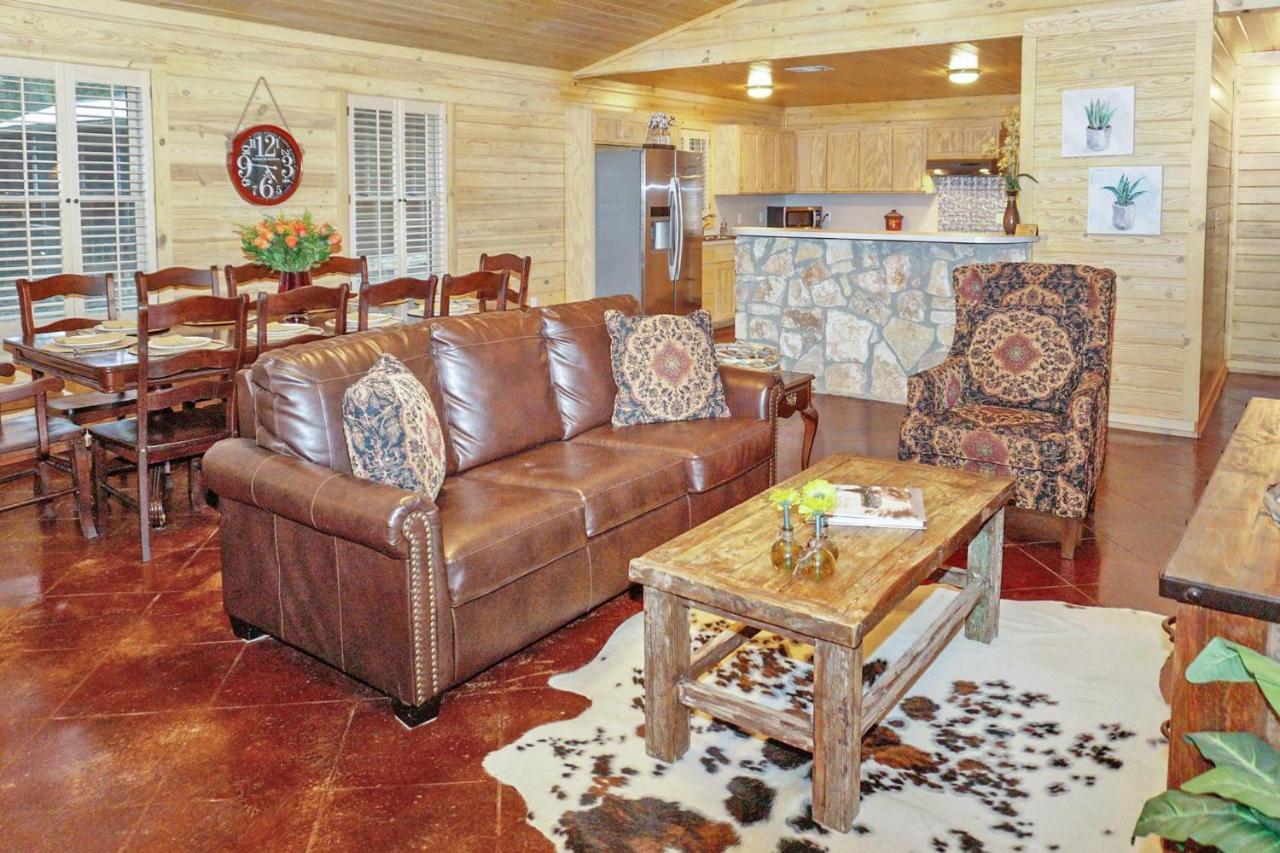 Wimberley Log Cabins Resort And Suites- The Oak Lodge 外观 照片